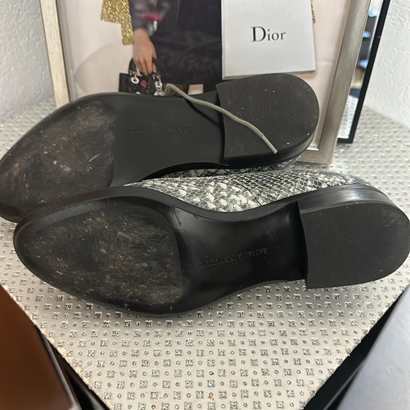 Banana Republic Snake Skin Bow Oxfords EUC - Picture 5 of 6